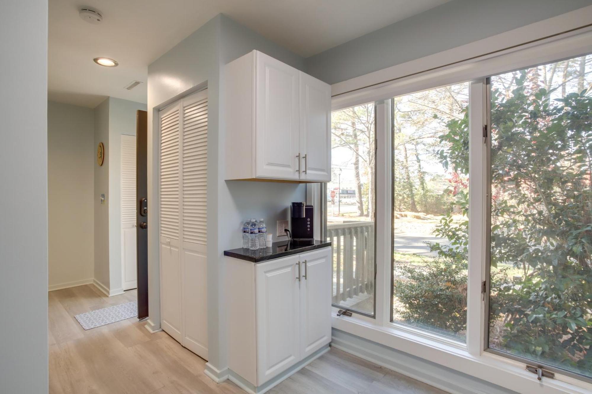Townhome With Screened Porch 1 Mi To Bethany Beach! Holiday home