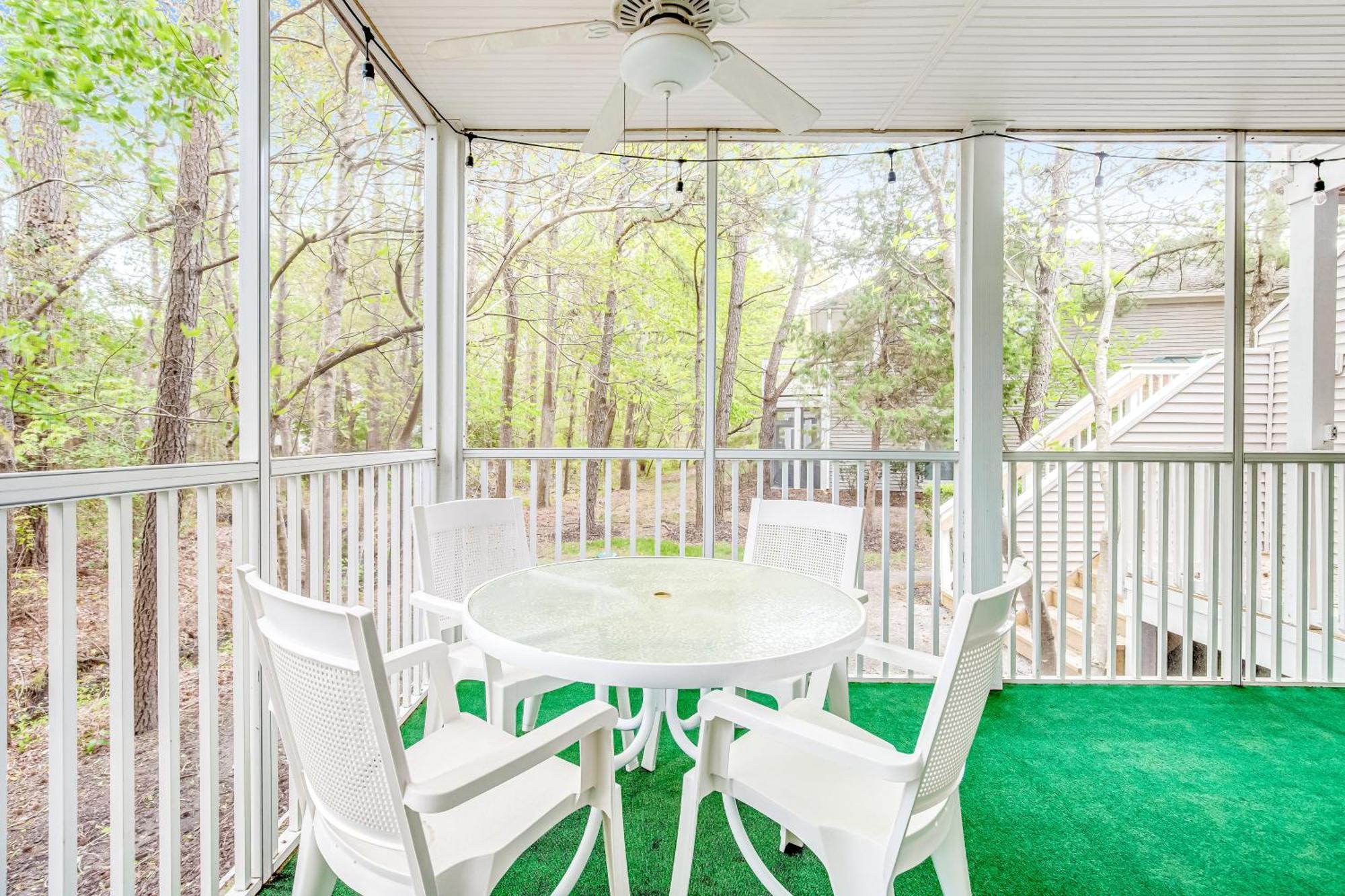 Sea Colony Lakeshore Apartment