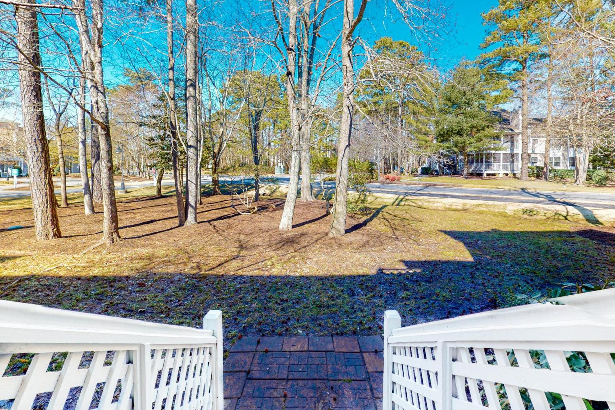 Apartment Sea Colony Tall Pines