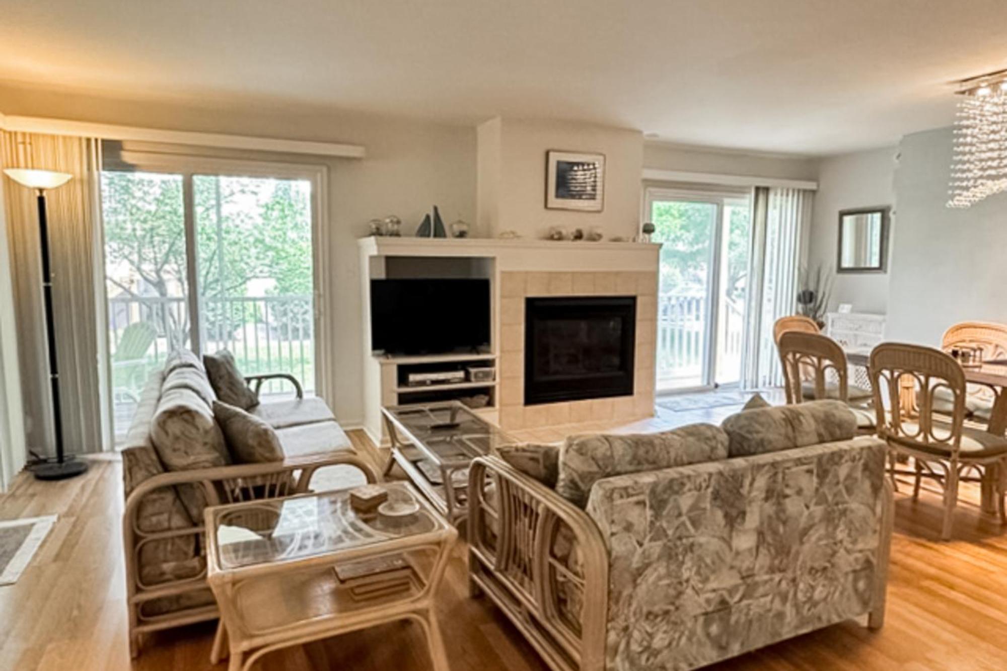 Apartment Sea Colony --- 55032 Pine Dr