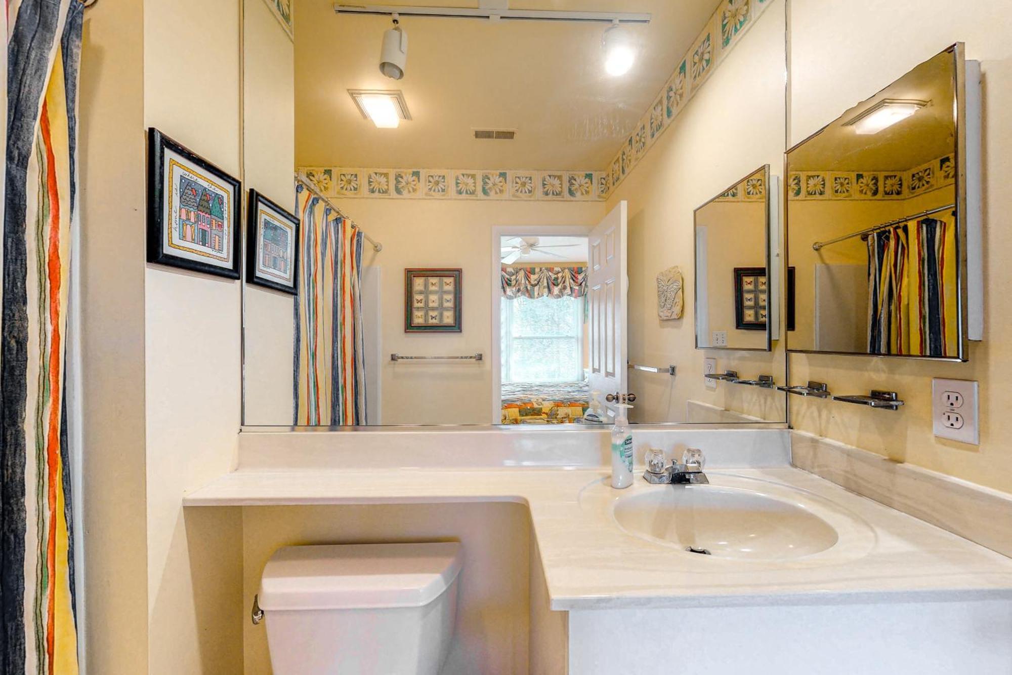 Sea Colony --- 21013 Greenway Ct. Apartment *
