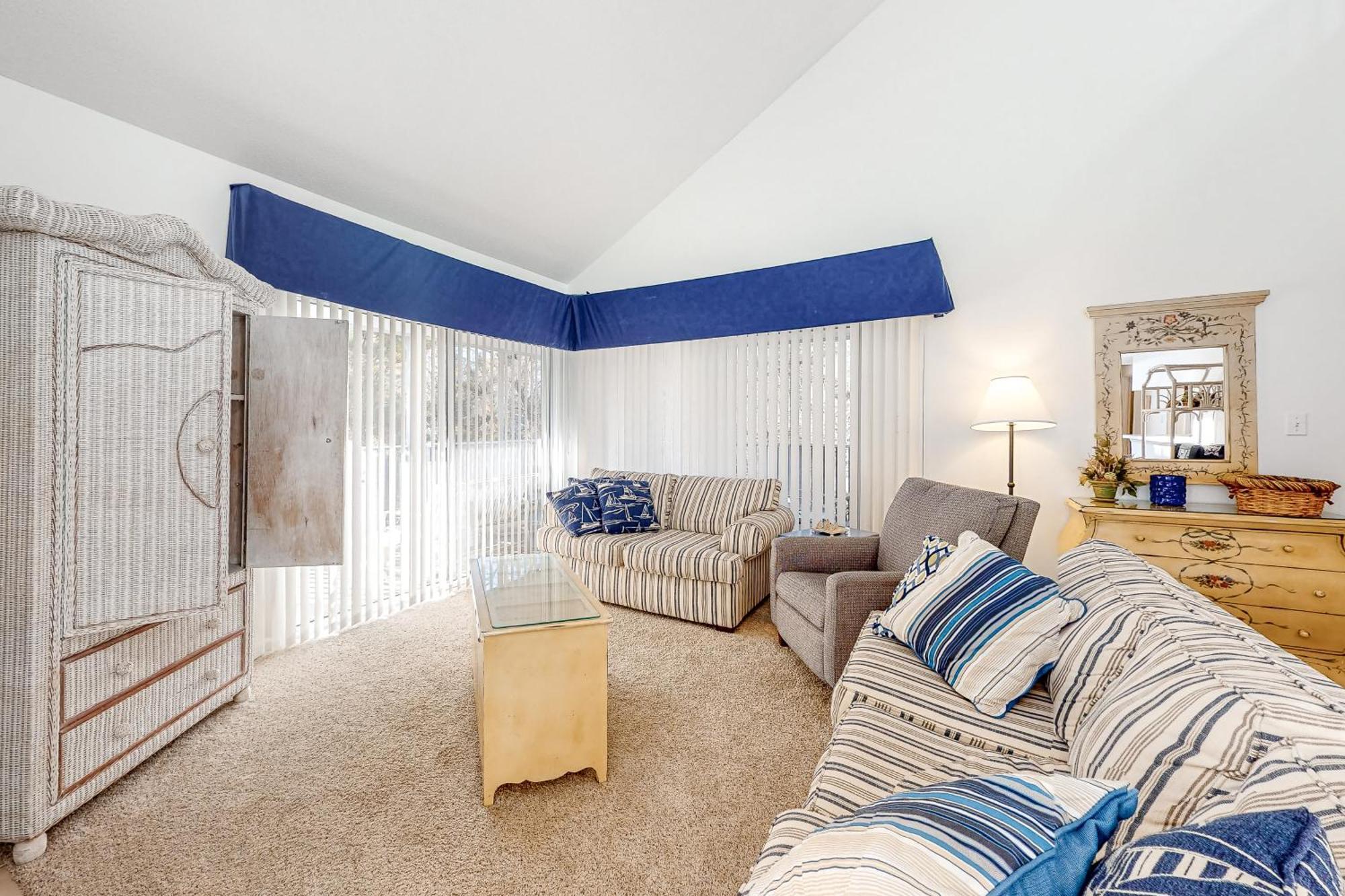 Sea Colony --- 21013 Greenway Ct. Apartment *