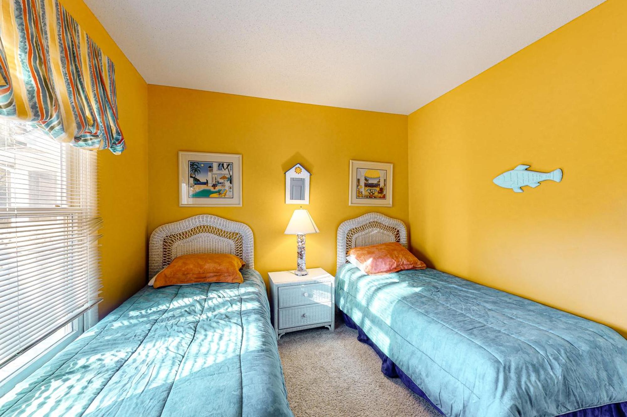 Apartment Sea Colony --- 21013 Greenway Ct. *