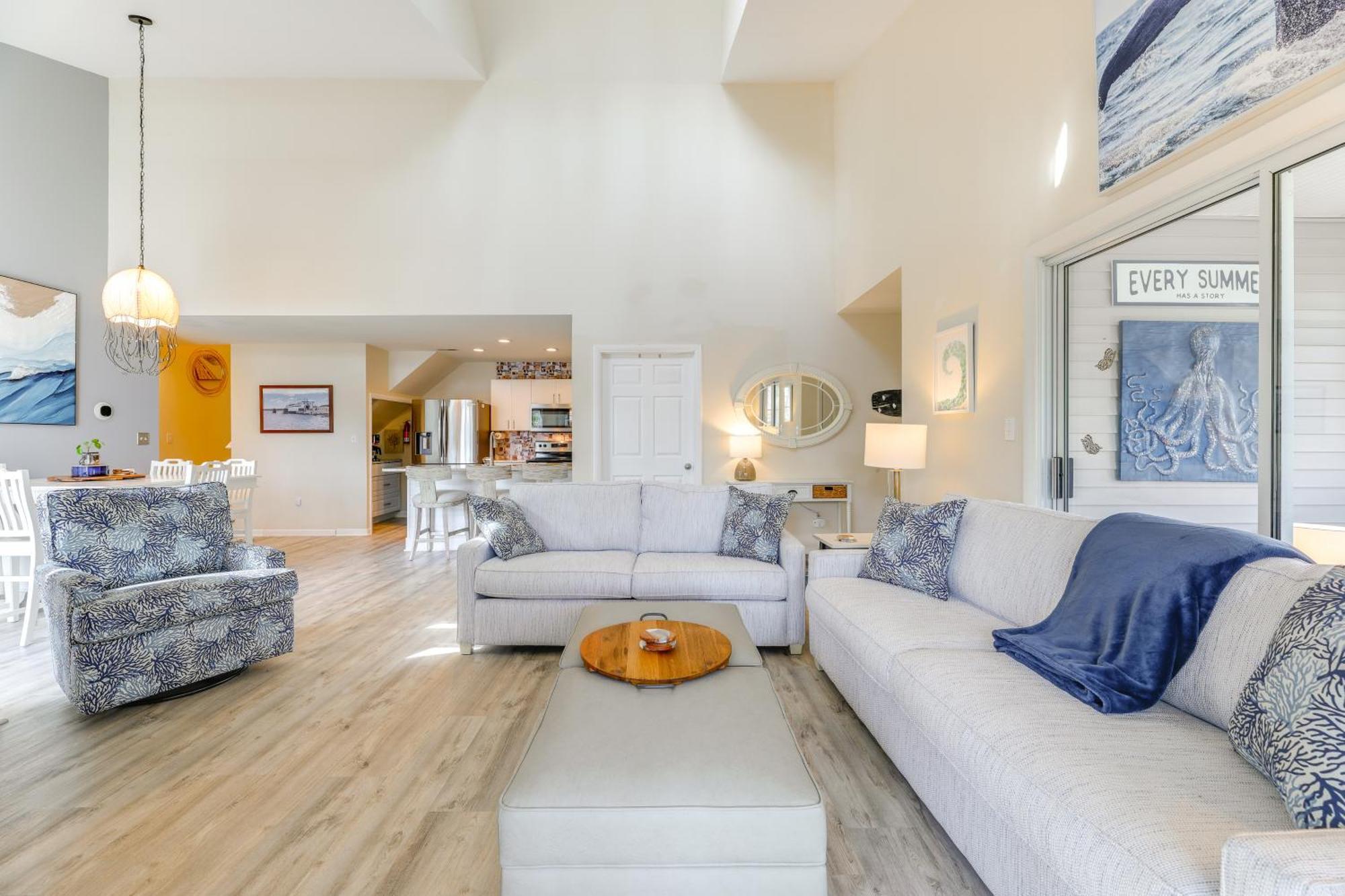 1 Mi To Bethany With Pool Access! Apartment