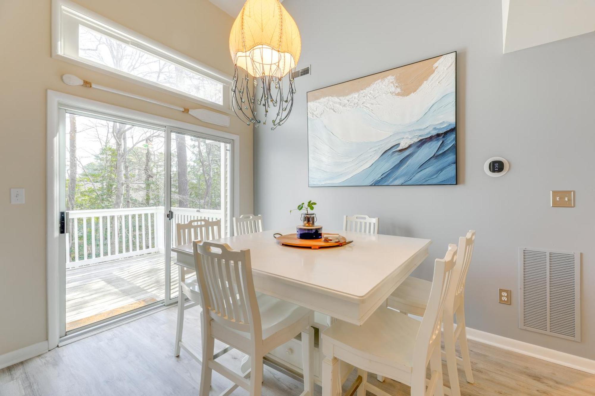 1 Mi To Bethany With Pool Access! Apartment *