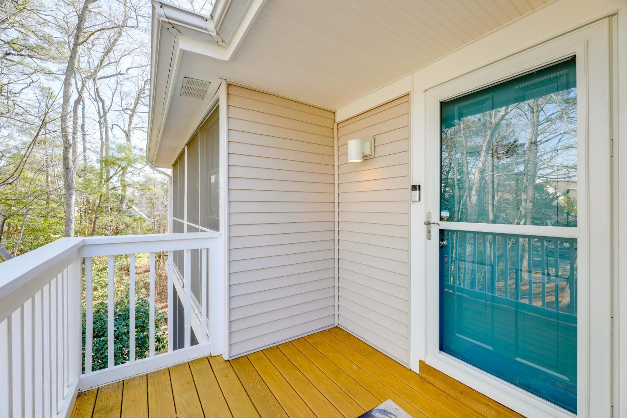 1 Mi To Bethany With Pool Access! Apartment
