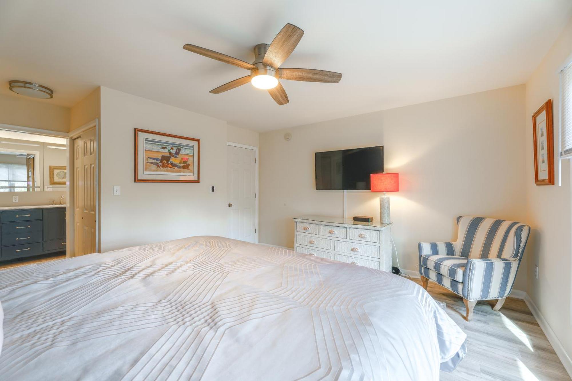 1 Mi To Bethany With Pool Access! Apartment *