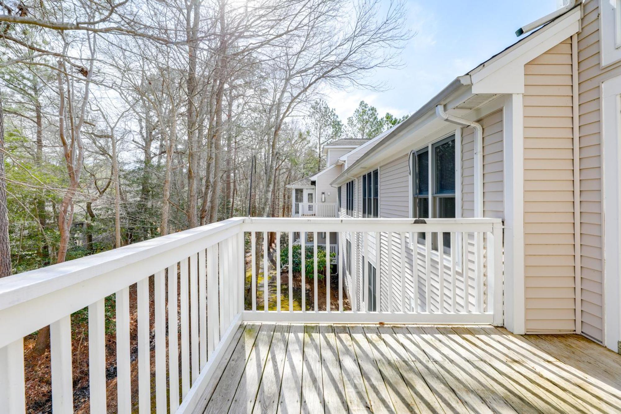Apartment 1 Mi To Bethany With Pool Access!