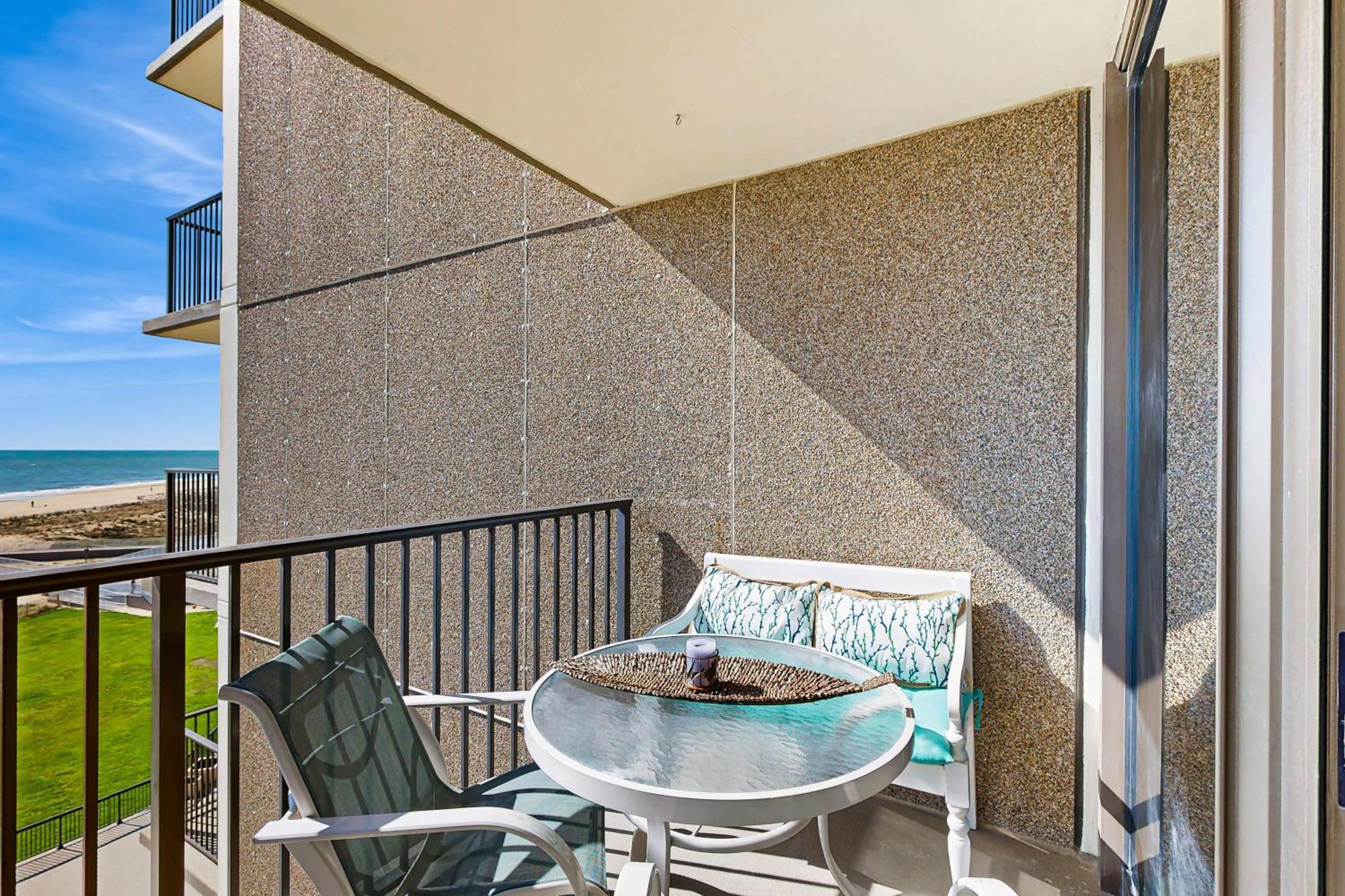 Sea Colony --- 508 Dover House Rd Apartment