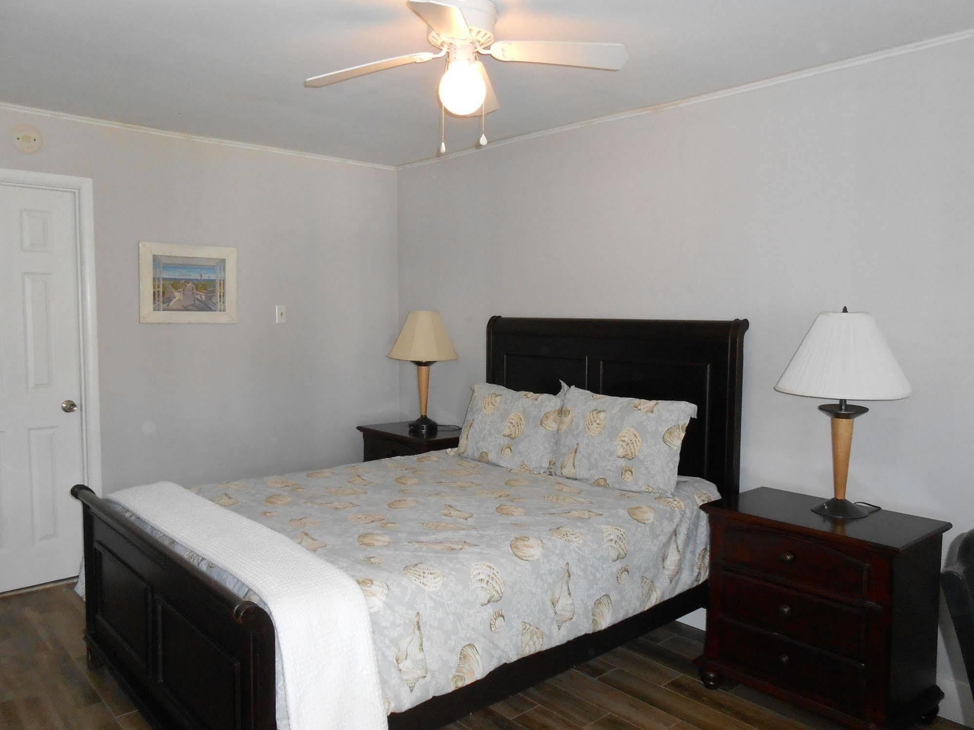 Meris Gardens Bed & Breakfast 3*
