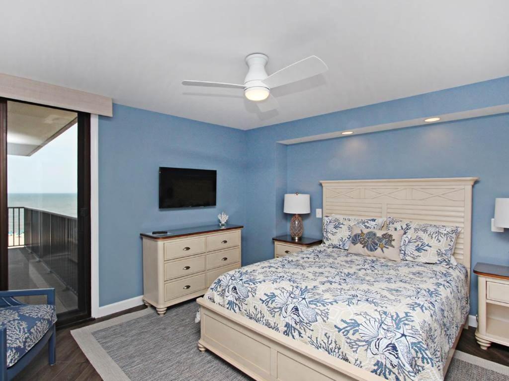 Apartment 606s Edgewater House *