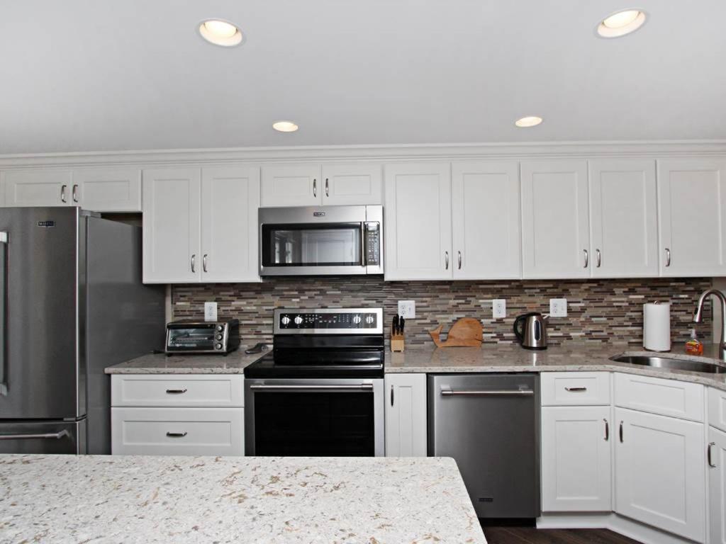 606s Edgewater House