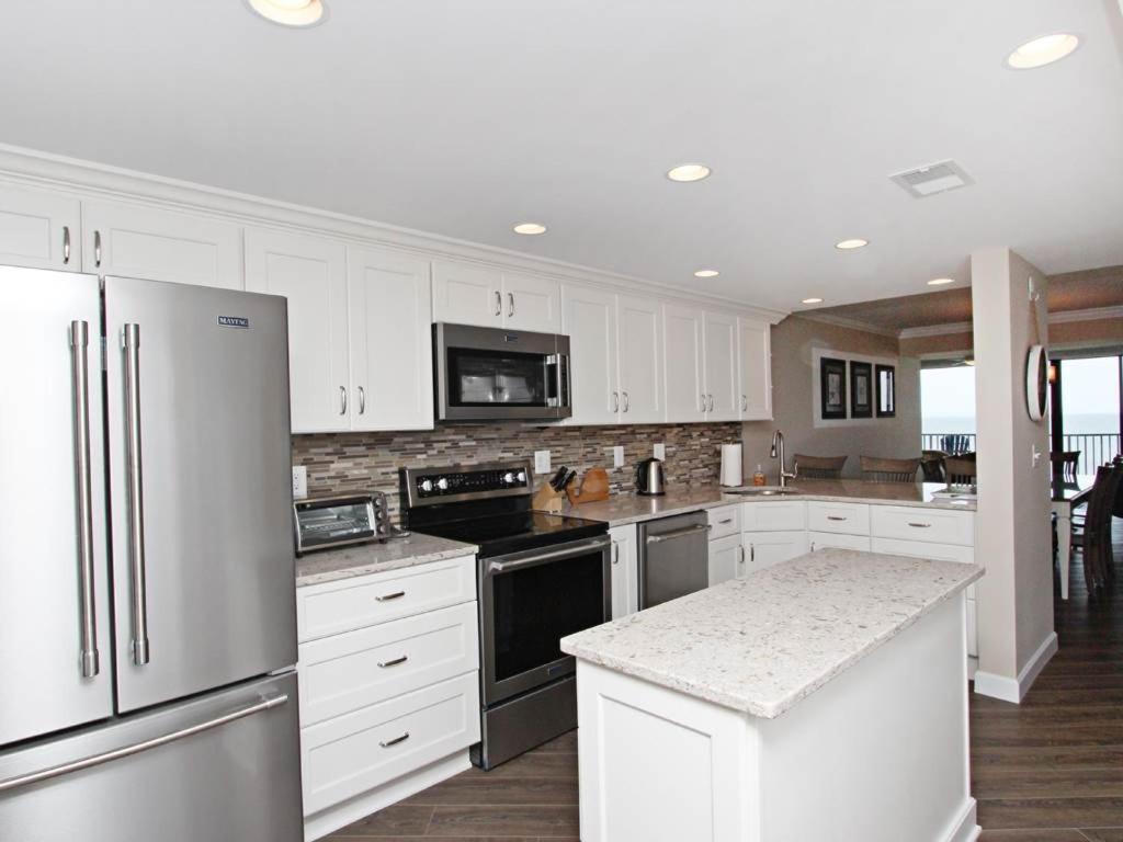 606s Edgewater House *