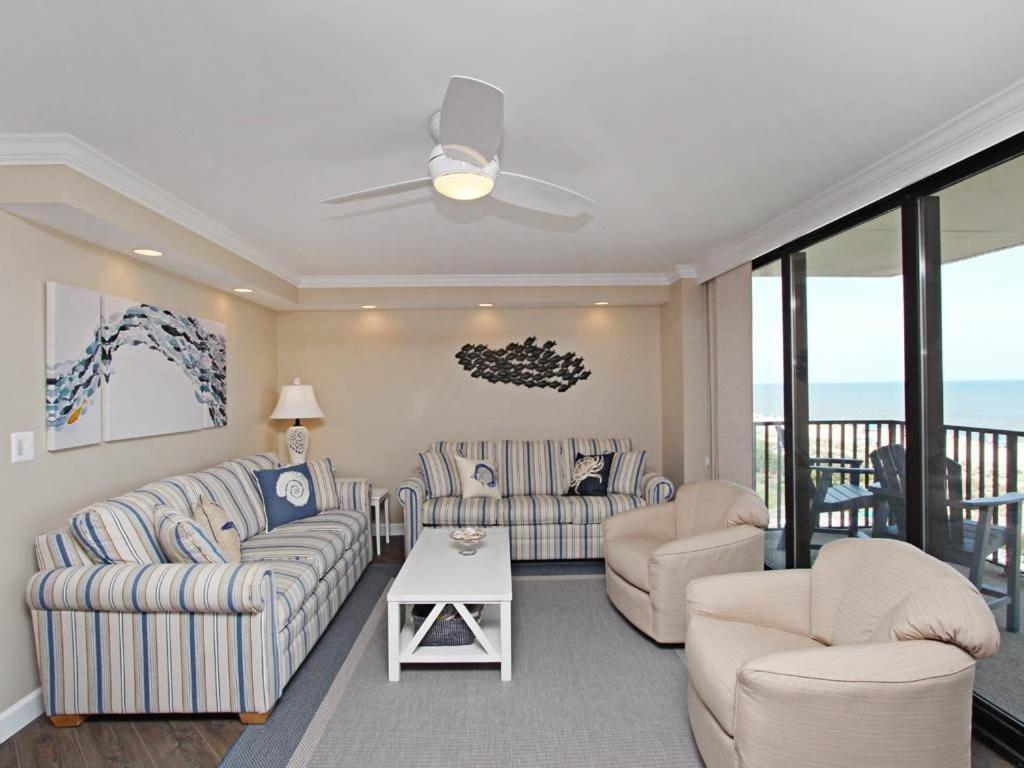 606s Edgewater House Apartment