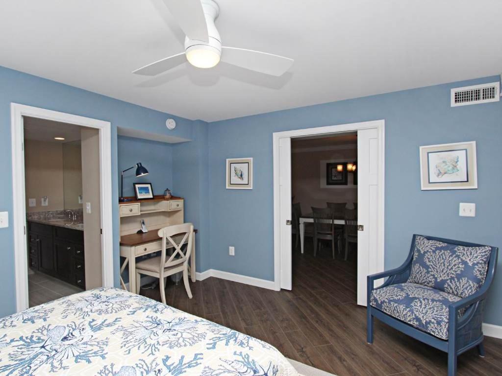 606s Edgewater House *