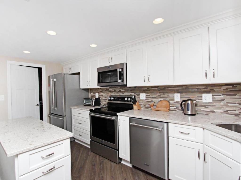 606s Edgewater House