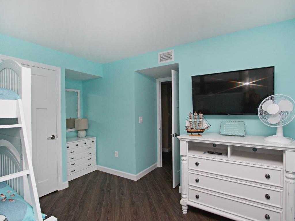 Apartment 606s Edgewater House *