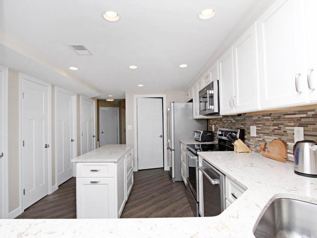 606s Edgewater House Apartment *