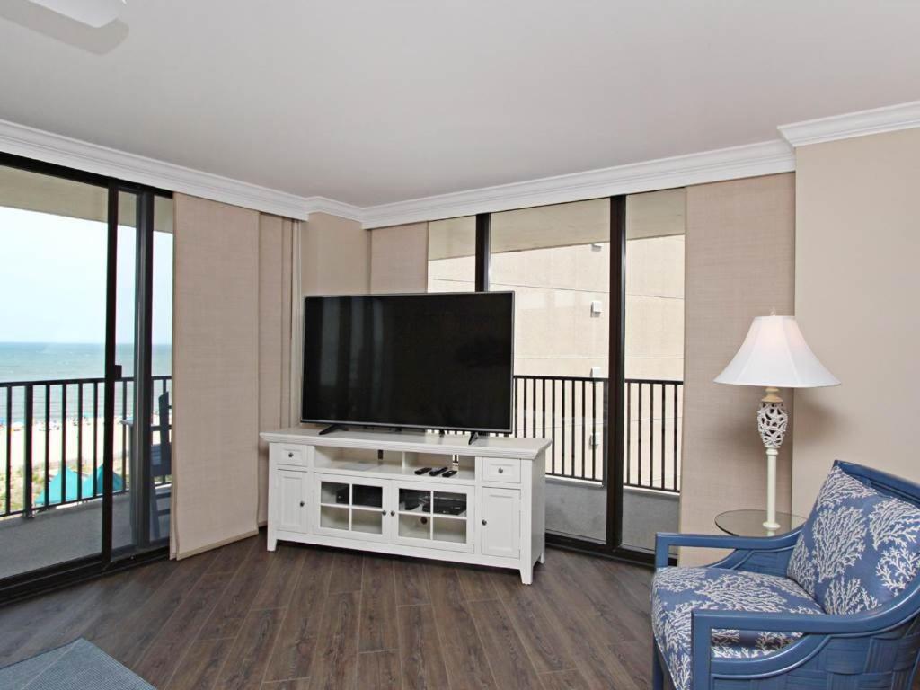 Apartment 606s Edgewater House *